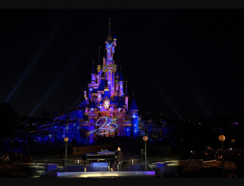 Pour Disneyland Paris, 2017 est l’année d’un double anniversaire. La destination célèbre les 25 ans de son ouverture et les 30 ans de son partenariat unique avec l’Etat français - DR : Disneyland Paris