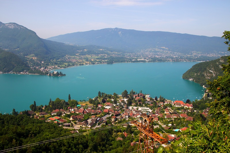 Annecy Tours propose des circuits en véhicule tout confort en Haute Savoie. DR: vouvraysan