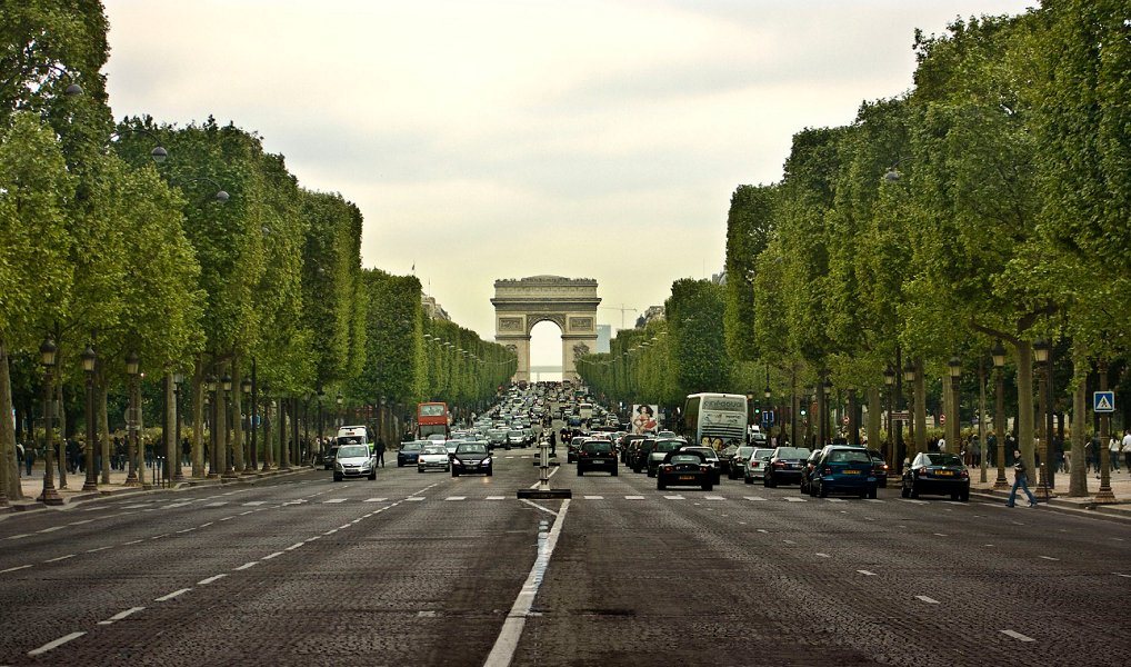 L'attaque a eu lieu sur les Champs-Elysées aux alentours de 21 heures - Photo : Wikipedia L'attaque a eu lieu sur les Champs-Elysées aux alentours de 21 heures - Photo : Wikipedia