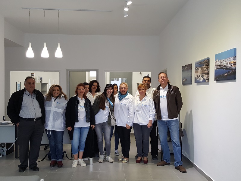L'équipe du bureau réceptif d'Héliades en Grèce a également contribué au bon déroulement du séjour. Ici, une partie de l'équipe dans les bureaux du TO à Paros, dans les Cyclades - DR : A.B.