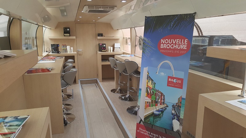 Vaucluse : Raoux Voyages transforme un ancien autocar en agence de voyages (vidéo)