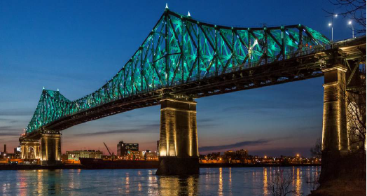 Mise en lumière du Pont Jacques-Cartier, à Montréal - Photo : Tourisme Montréal