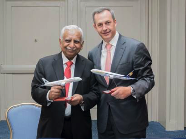 Naresh Goyal, président-fondateur de Jet Airways et Andrés Conesa, PDG d'Aeromexico, signent le protocole d’accord entre les deux compagnies aériennes - DR