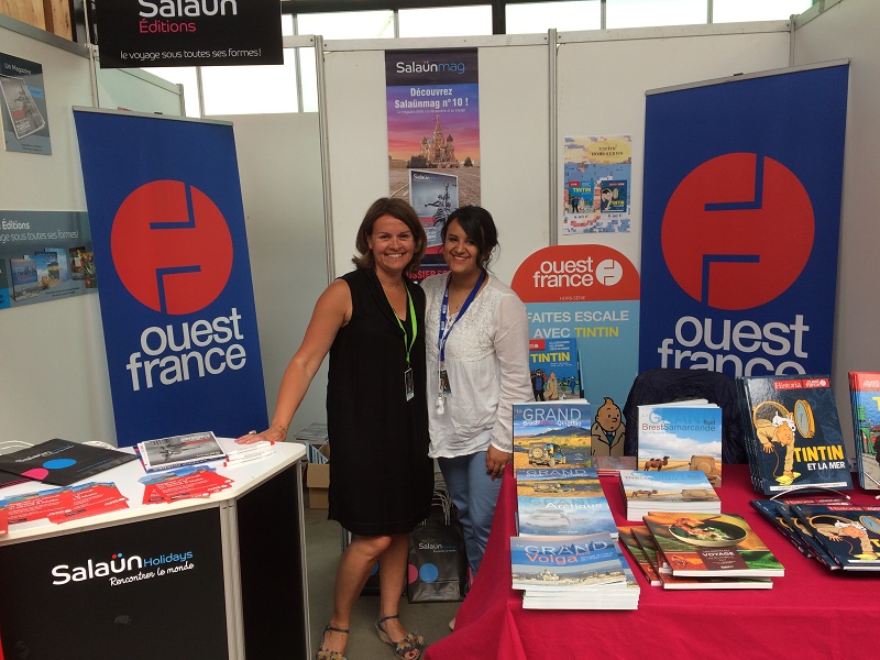 Le stand Ouest-France et Salaün Holidays sur le festival Etonnants Voyageurs - DR