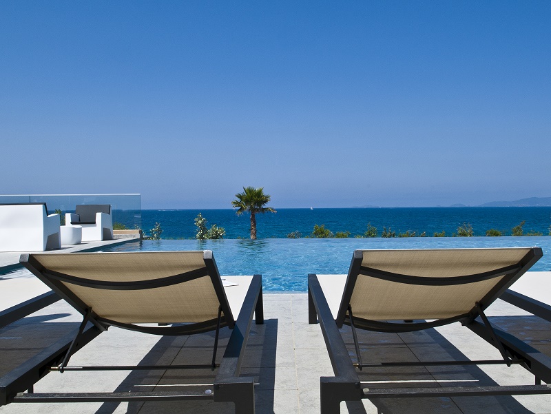 Vue depuis la terrasse de l’hôtel Radisson Blu Resort & Spa dont le groupe Ollandini est propriétaire - © francis vauban Vue depuis la terrasse de l’hôtel Radisson Blu Resort & Spa dont le groupe Ollandini est propriétaire - © francis vauban