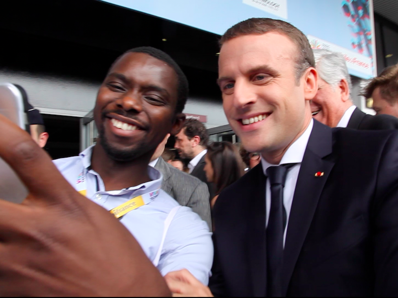 Après de nombreuses poignées de mains et selfies, il a clôturé sa visite par un discours, en anglais (c) Johanna Gutkind