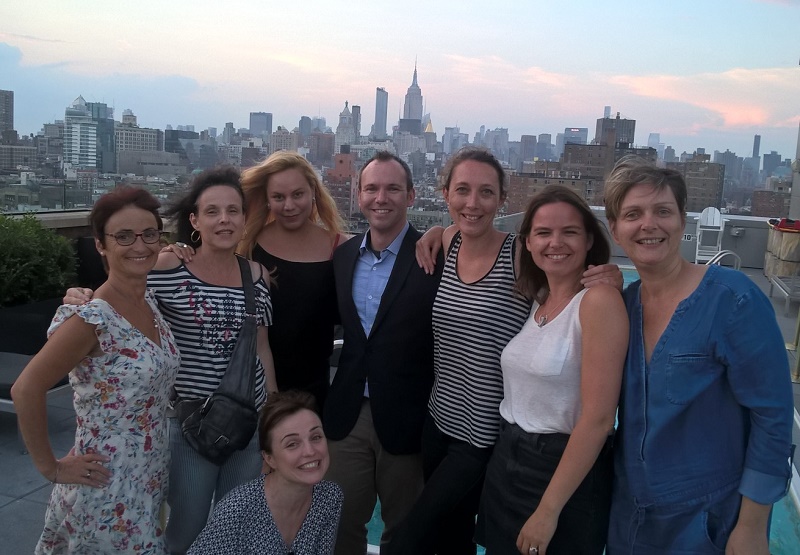 De gauche à droite : Marie-Christine Le Tallec (Hangard Voyages Le Havre), Claude Noyer (Leclerc Voyages Le Mans), Gia Zavaleta (OpenSkies/BA), Christopher White (Indigo Lower East Side), Michaëla Passeron (Carrefour Voyages Massy), Céline Mahéo (NYC & Company France) et Valérie Métivier (Havas Voyages Rennes). Accroupie : Sandy Hervet (JetSet Voyages) - DR : NYC & Company