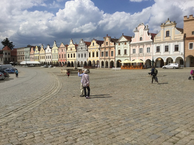 Telc et la grande place Renaissance matinée de baroque - DR : J.-P. C.
