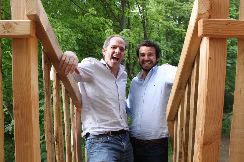 Emmanuel de la Bédoyère  et Gaspard de Moustier, entrepreneurs passionnés créent un 4e domaine écotouristique en France DR: Cabanes Nature et Spa