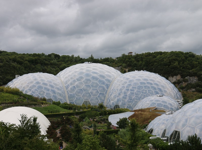 Eden Project est le résultat d’une idée folle : protéger la biodiversité du monde en conservant sous cloche des milliers d’espèces - DR : J.-F.R.