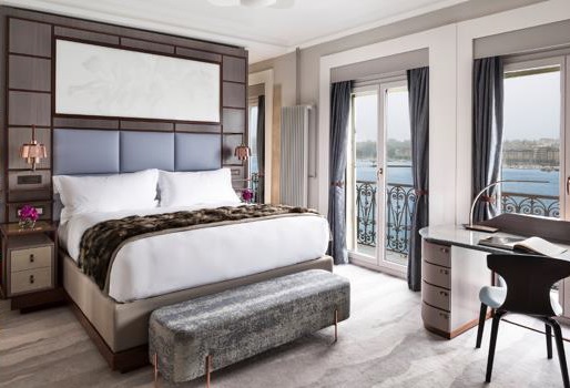 Une des chambres de l'hôtel The Ritz-Carlton Hotel de la Paix à Genève (Suisse) - DR