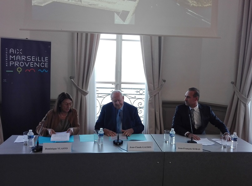 Dominique Vlasto, adjointe au maire de Marseille, déléguée au Tourisme, aux Congrès, aux Croisières et à la promotion ; Jean-Claude Gaudin, maire de Marseille et président de la métropole Aix-Marseille-Provence ; Jean-François Suhas, membre élu de la CCI Marseille Provence et président du Club de la croisière marseille-provence - Photo DR TourMaG