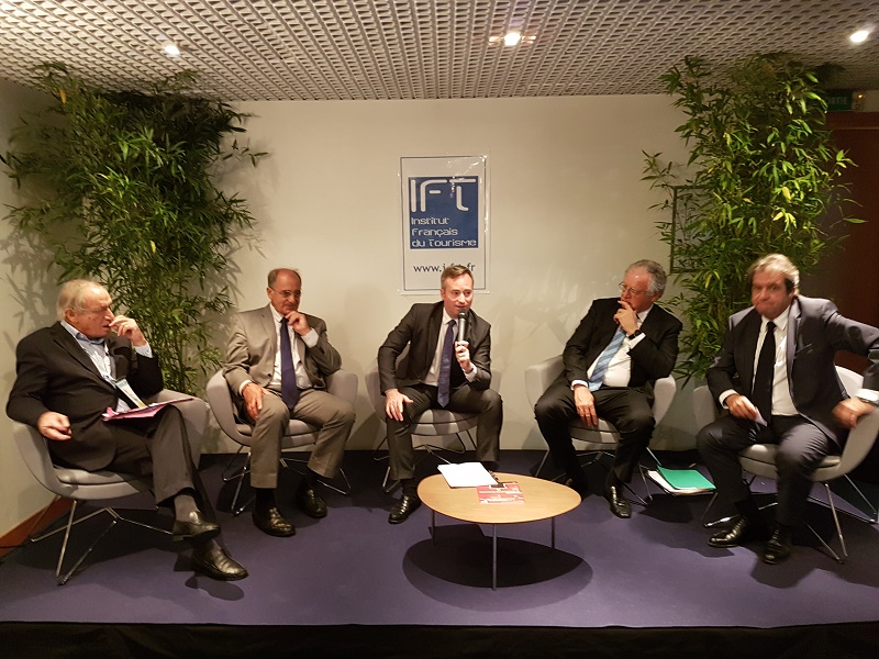 Jean-Baptiste Lemoyne (au centre) lors du débat de l'Institut français du tourisme à l'IFTM 2017 - Photo : C.E.