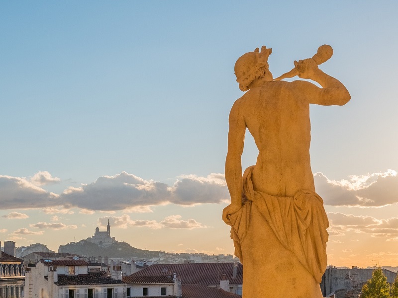 Vue sur Notre-Dame-de-la-Garde depuis le Palais Longchamp à marseille - Djedj Pixabay