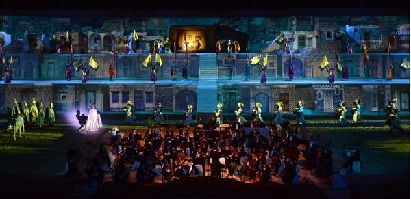 La grande fresque finale revêtira les couleurs de Noël - crédit photo : Puy du fou