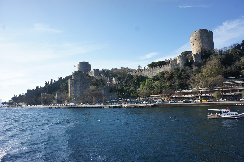 Rumeli Hisarı est une forteresse située au nord du quartier de Bebek à Istanbul, en Turquie. - Photo CE TourMaG.com