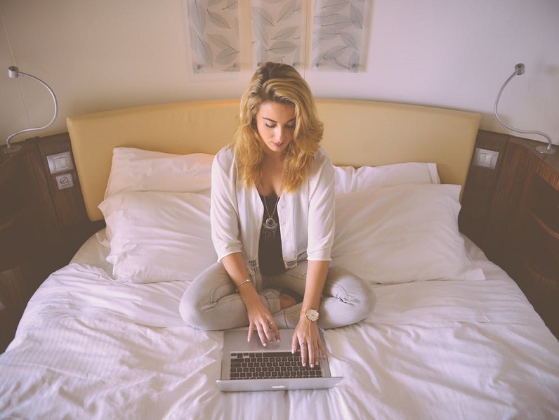 Le télétravail participe au bien-être au travail et à l'efficacité du salarié - photo : stokpic.com