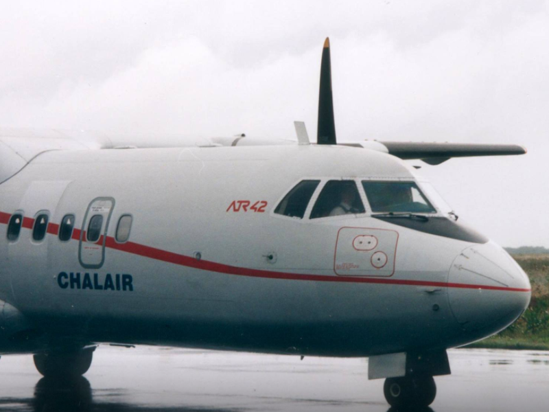 Un ATR-42 exploité par Chalair. La compagnie française est soupçonnée d'employer des travailleurs détachés sous contrat portugais - © Chalair FB