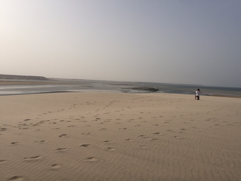 Entre sable et océan, la baie de Dakhla est un "spot" prisé des amateurs de kite-surf © PG