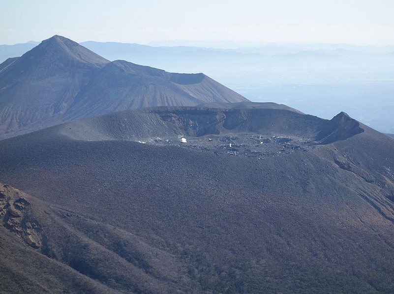 Le volcan Shinmoedake est toujours en activité depuis le 11 octobre 2017 - photo wikicommons