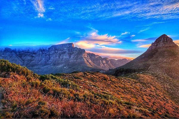 Les montagnes dans la région du Cap peuvent être dangereuses en raison des incendies - Crédit photo : Compte Twitter @AfriqueduSud