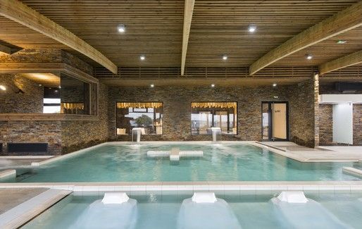 La piscine chauffée est concomittente au resort 4* et à la résidence - photo DR Thalasso Concarneau