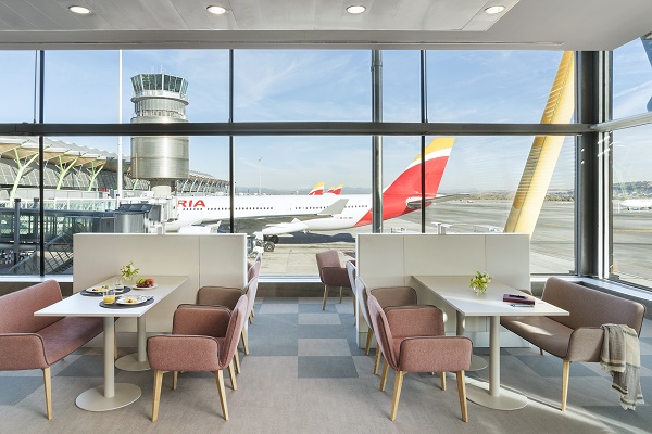 Le nouveau salon offre une vue imprenable sur les pistes - Crédit photo : Iberia