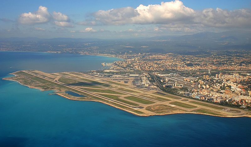 Vue aérienne de l'aéroport de Nice - CC Lafrance /wikicommons nl