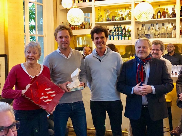 Les deux lauréats Antoine Richard et Aurélien Seux avec Michel Messager président de l'AFST et  Christine Rivet, membre de l'AFST - Crédit photo : JD