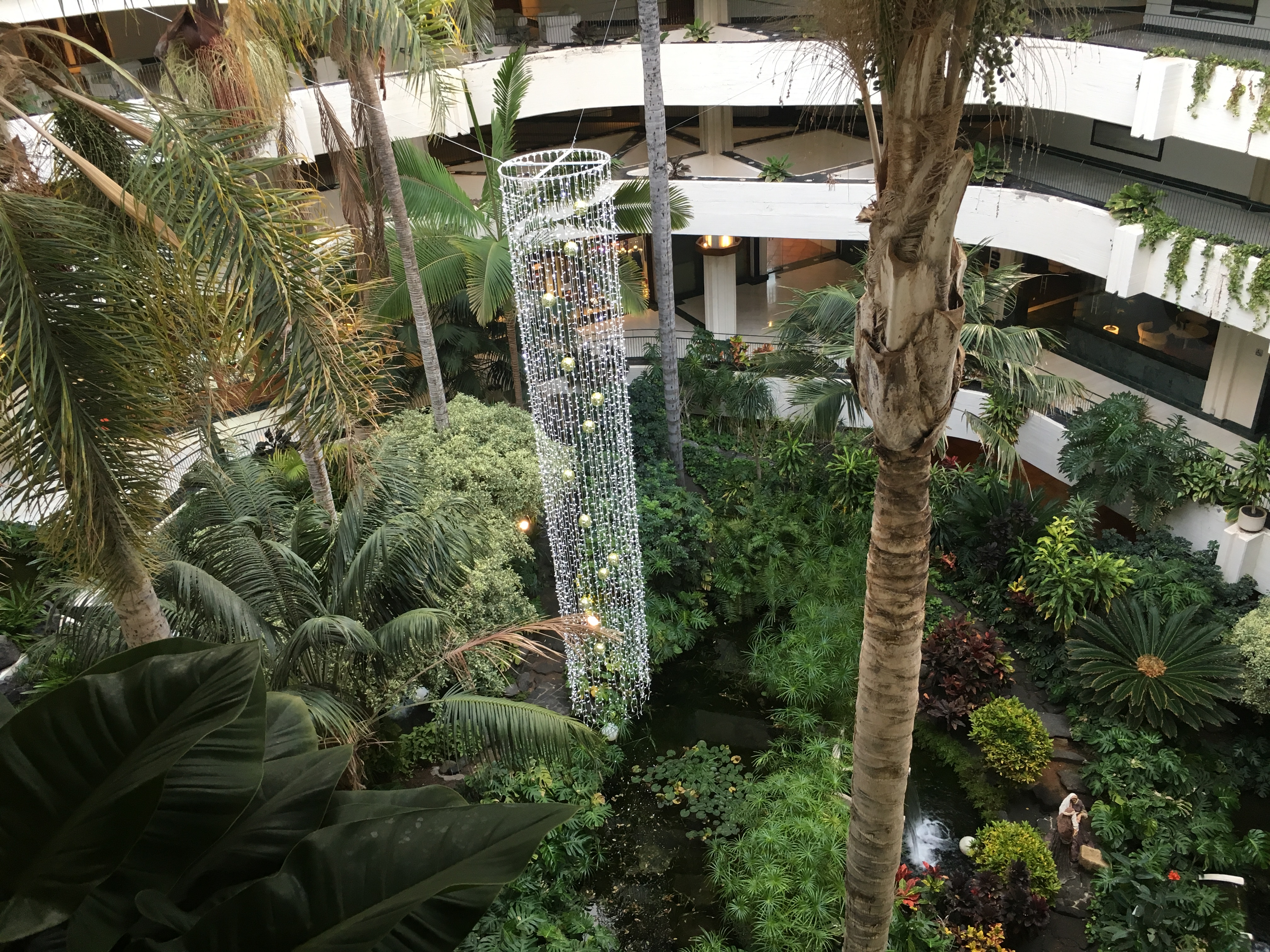 Jardin intérieur de l'hôtel Melia Salinas 4* imaginé par l'artiste © TourMaG