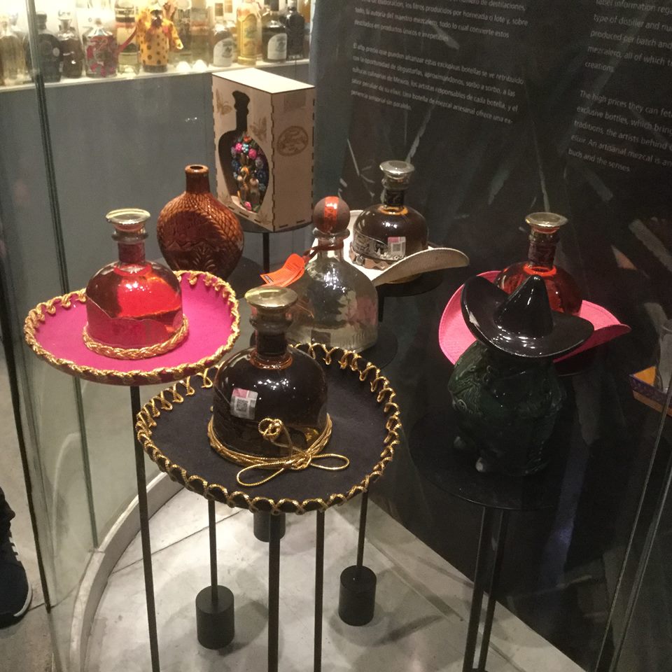 Sombreros et tequilas: deux symboles du Mexique. DR. JP C