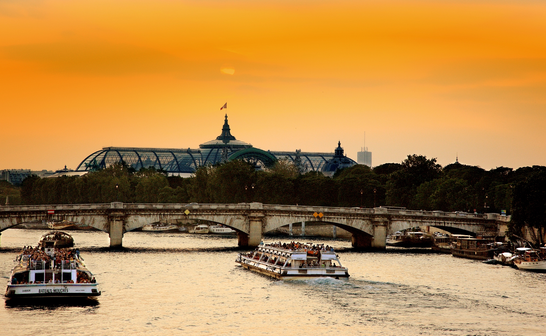 Les compagnies de croisières fluviales veulent être intégrées à l'organisation des JO à Paris en 2024. - Bateaux Mouches