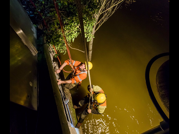 La SNCF a dépêché une équipe sur les quais pour rétablir au plus vite le réseau sur la ligne C du RER - Crédit photo : Julien Cambon , SNCF Réseau