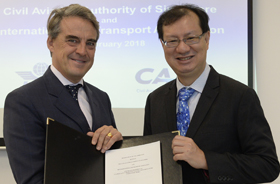 Alexandre de Juniac, directeur général et PDG de l'IATA, et Kevin Shum, directeur général de la CAAS - DR