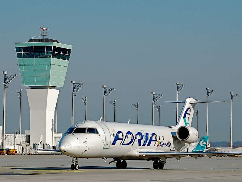 Adria Airways (aéroport de Munich) - photo : domaine public