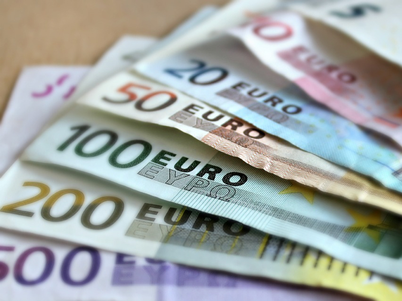 Selon les informations de l'oncle Dom, plus de 3 millions d’euros trainent encore (ou se sont déjà envolés) de leur caisse -  photo libre de droit creative commons