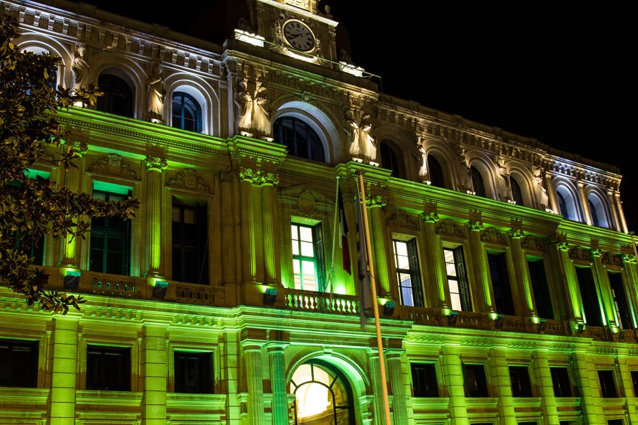 20 sites qui s’habilleront en vert dès la tombée de la nuit les vendredi 16 et samedi 17 mars pour célébrer l’Irlande et la St Patrick!. Ici l'Hôtel de Ville de Cannes. Photo OT.