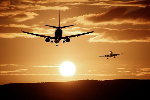 La FNAM et l'UAF saluent dans un communiqué de presse commun, la mesure annoncée par la ministre des Transports Elisabeth Borne de réduire le montant de la majoration de la taxe d’aéroport - photo ThePixelman  Pixabay