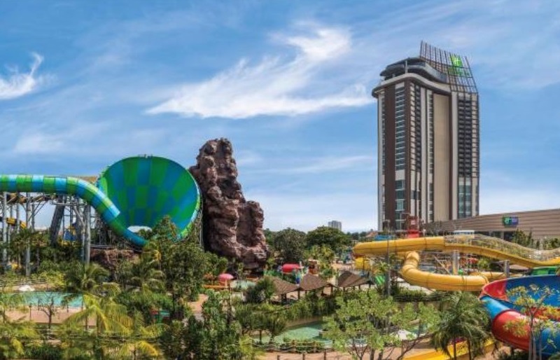 Le Holiday Inn surplombe water park de la station balnéaire de Huan Hin - DR : IHG