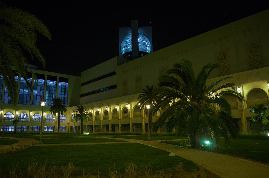La Cité de la Culture et sa géode surélevée en verre qui est déjà un monument emblématique de Tunis. Du haut de ses 65 mètres elle donne une vue panoramique à 360° sur le Grand Tunis. Photo presse Cité de la Culture. La Cité de la Culture et sa géode surélevée en verre qui est déjà un monument emblématique de Tunis. Du haut de ses 65 mètres elle donne une vue panoramique à 360° sur le Grand Tunis. Photo presse Cité de la Culture.