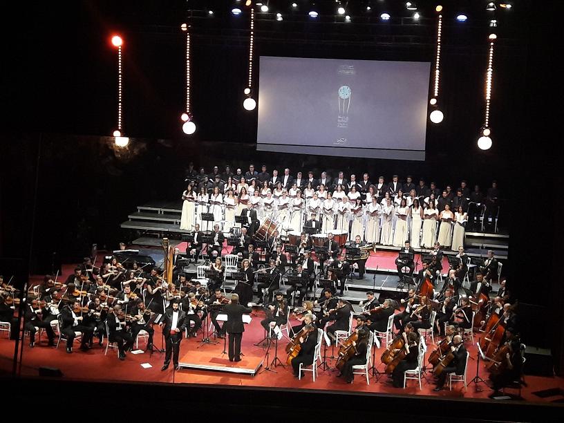 L'opéra Carmen de Bizet au programme de la soirée d'inauguration. Devant 1800 spectateurs les choeurs et l'orchestre national de Tunis associés aux choeurs et à l'orchestre national d'Ukraine. Photo MS.