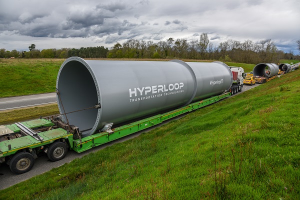 Arrivée des premiers tubes d'Hyperloop en France - Crédit photo : Hyperloop