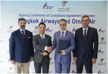 La signature du partage de codes entre les deux compagnies - Crédit photo : Oman Air