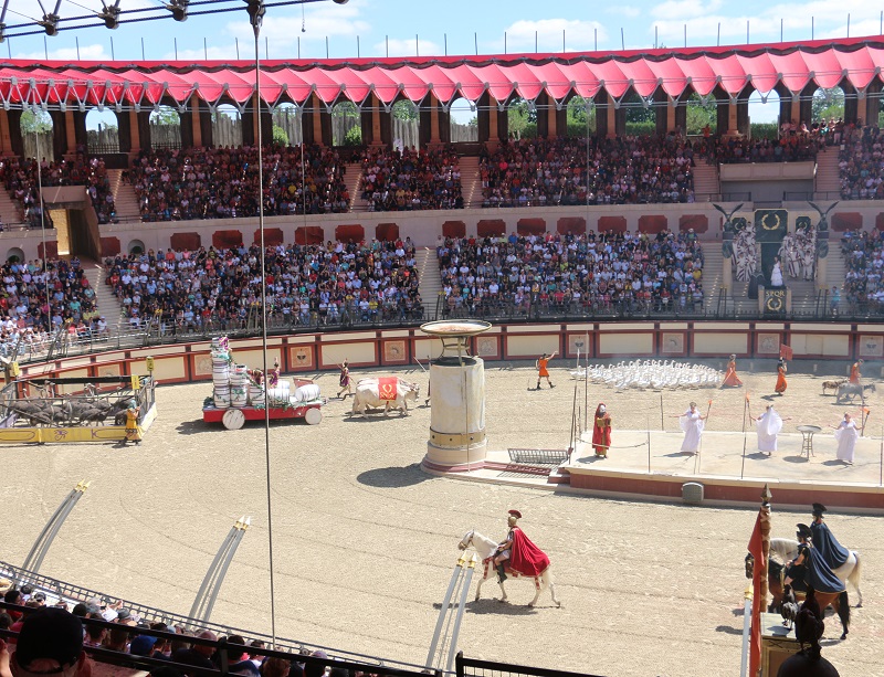 Si certains parcs d’attractions battent des records, c’est que l’adhésion des Français est devenue massive. Ici, le Puy du Fou - DR : J.-F.R.