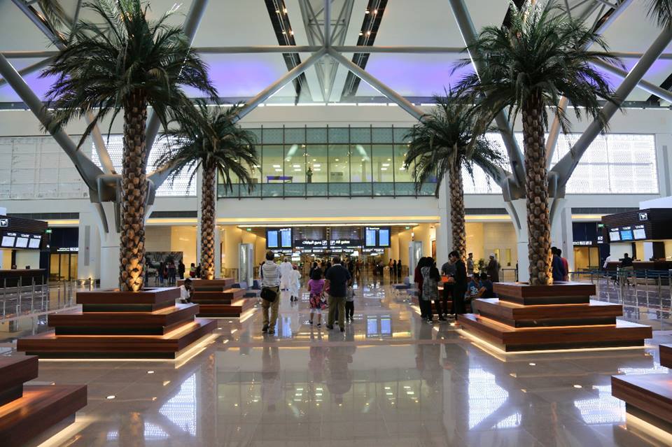 Sols de marbre, murs végétaux, 86 comptoirs d'enregistrement ultra-modernes, 40 portes d'embarquements... : tout est pensé pour faciliter la vie du voyageur © Oman Air