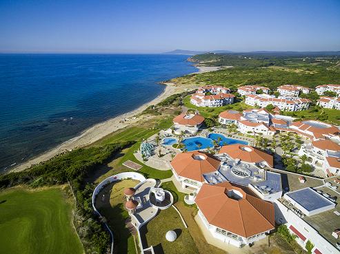 Entre mer et forêts, sur la côte sauvage de Tabarka, à 3 kilomètres du centre ville, du port et de la marina,  le village club Thabraca du groupe Magic Life Resort. Photo TUI.