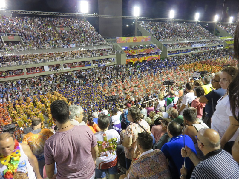 Les manifestations populaires liées à la musique et la danse sont porteuses de tourisme, notamment les carnavals, comme ceux des Caraïbes et les brésiliens, qui constituent des locomotives au niveau international tout en restant des rendez-vous festifs préparés et organisés par les autochtones. Ici, le carnaval de Rio - DR : JDL