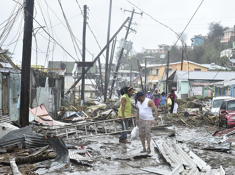 Les alentours de Roseau, île de la Dominique, après le passage de l'ouragan Maria - Photo libre de droit, Roosevelt Skerrit