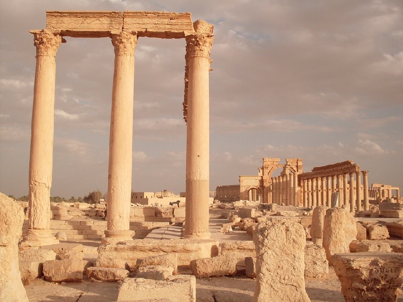 Lorsqu'on venait de Damas, Palmyre surgissait au détour d'un virage après 200 kilomètres de désert caillouteux. Le panorama était saisissant - Palmyre Pixabay andrelambo