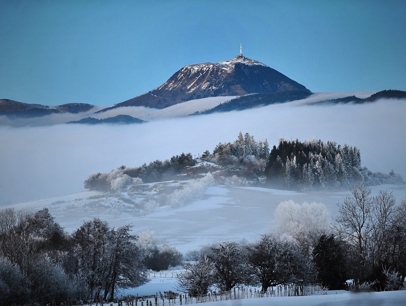 Le Pariou et le Puy de Dôme, beaux et impressionnants en toutes saisons - DR : Pascal Chareyron
